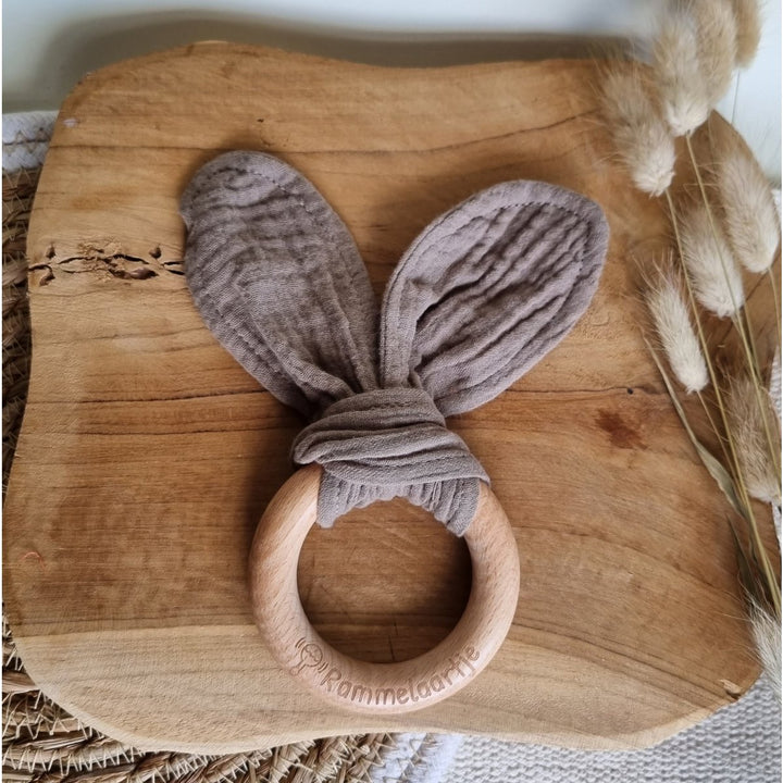 Beißring aus Holz mit weichen Hasenohren 15cm - Soft braun
