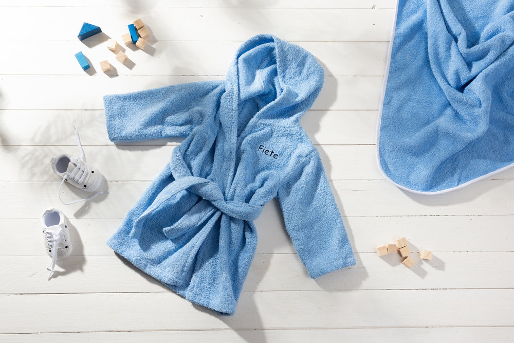 Baby Bademantel mit Namen in Frottee in Blau aus 100% Baumwolle