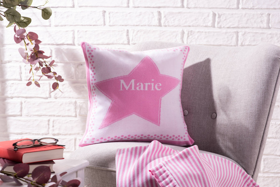 Kuschelkissen WALK OF FAME  mit Namen in Rosa aus 100% Bio Baumwolle