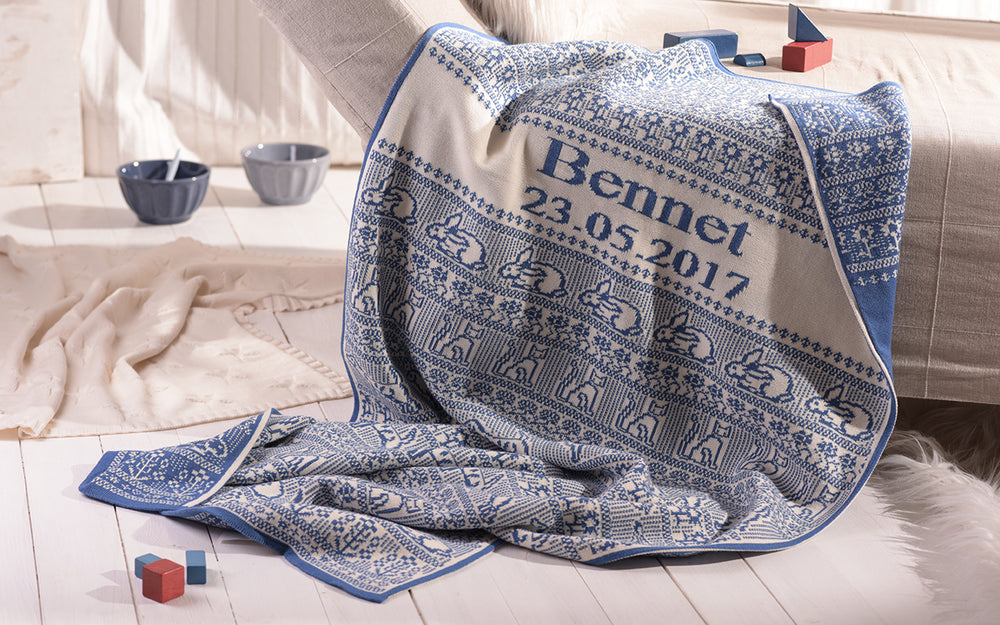 Babydecke SCANDINAVIA mit Namen in Royal Blau 100% Bio Baumwolle