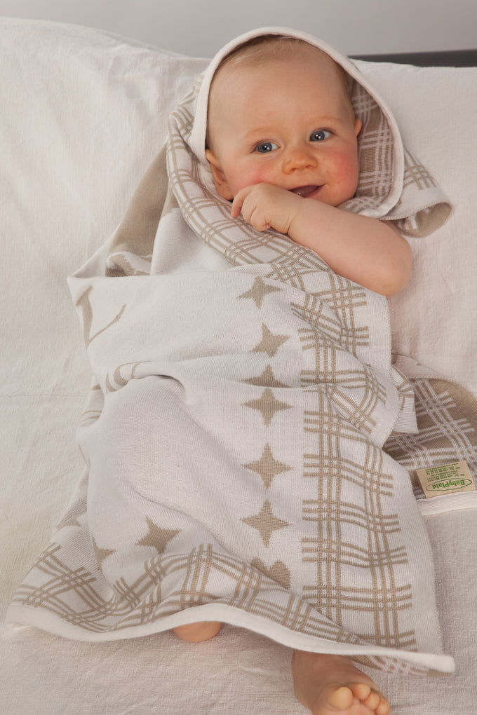 Babydecke STERNZEICHEN mit Namen in Beige aus 100% Bio Baumwolle