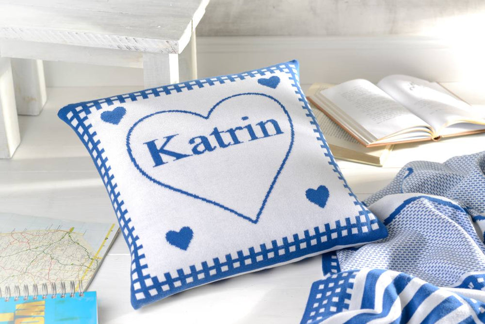 Kuschelkissen HERZENSLIEB mit Namen in Royal Blau aus 100% Bio Baumwolle 