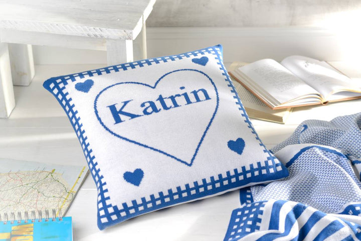 Kuschelkissen HERZENSLIEB mit Namen in Royal Blau aus 100% Bio Baumwolle 