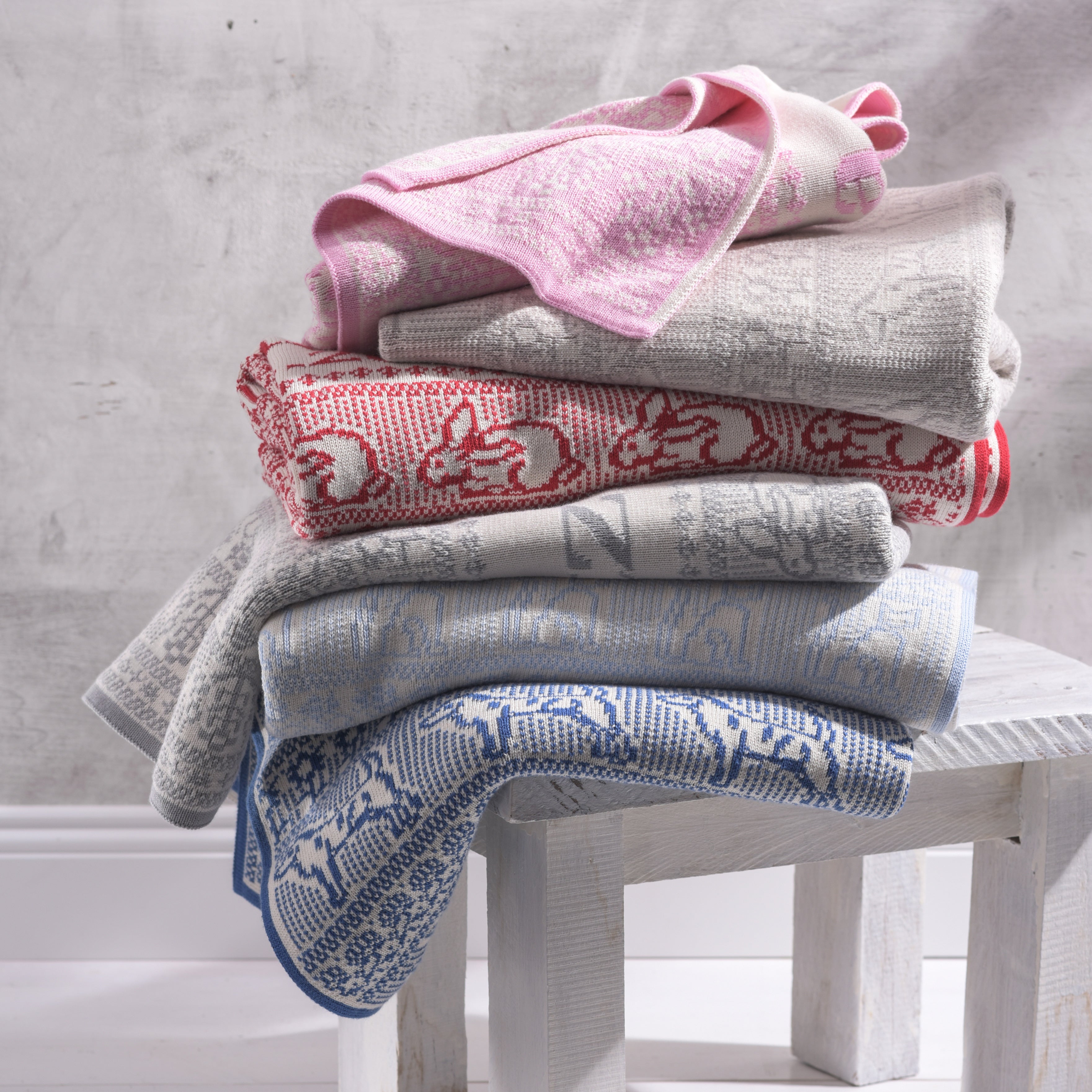 Stapel SCANDINAVIA Babydecke mit Namen und Geburtsdatum in 6 Farben aus 100% Bio Baumwolle