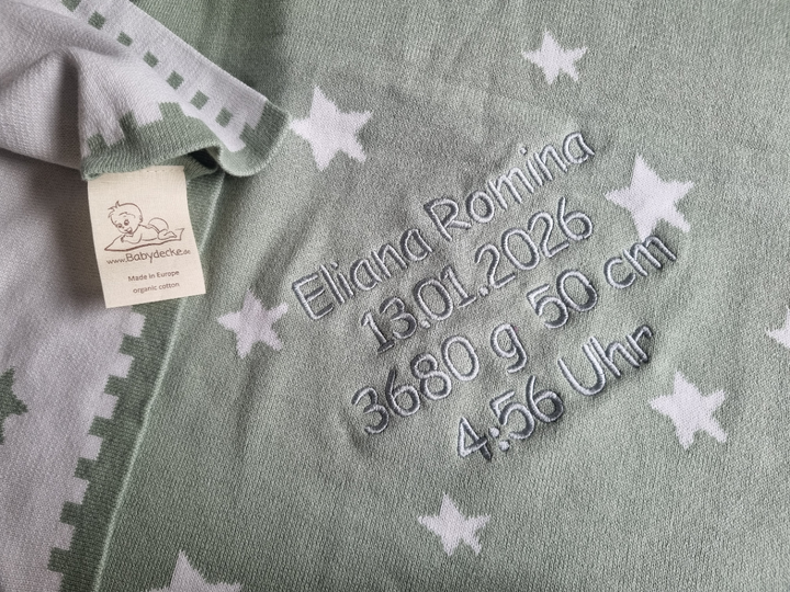 Weiche Bio-Babydecke mit Sternenhimmel-Design in Mint von babydecke.de, ideal für Neugeborene und Babyzimmerdekoration.