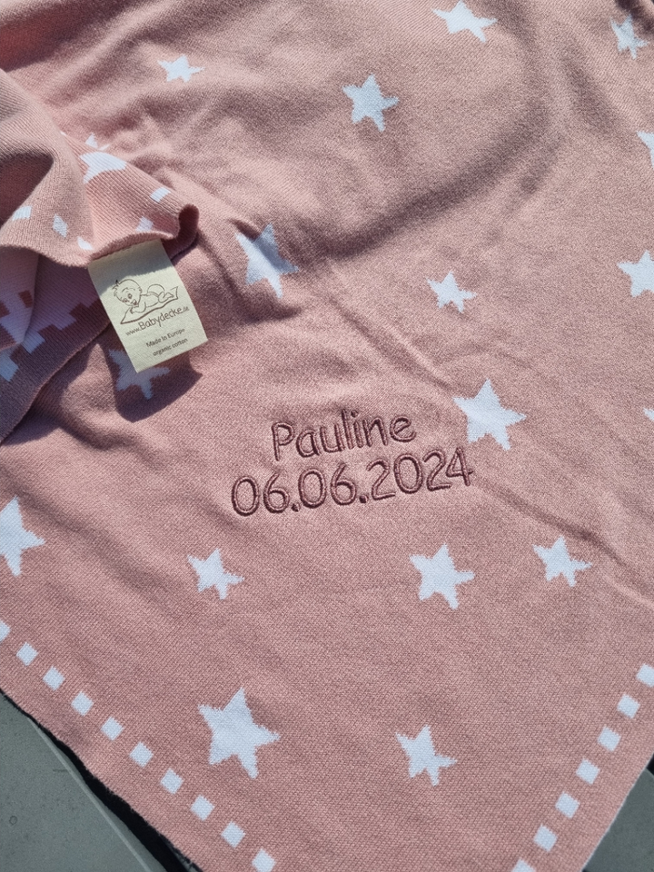 Die STAR Geschenkebox: Decke und Kuschelkissen