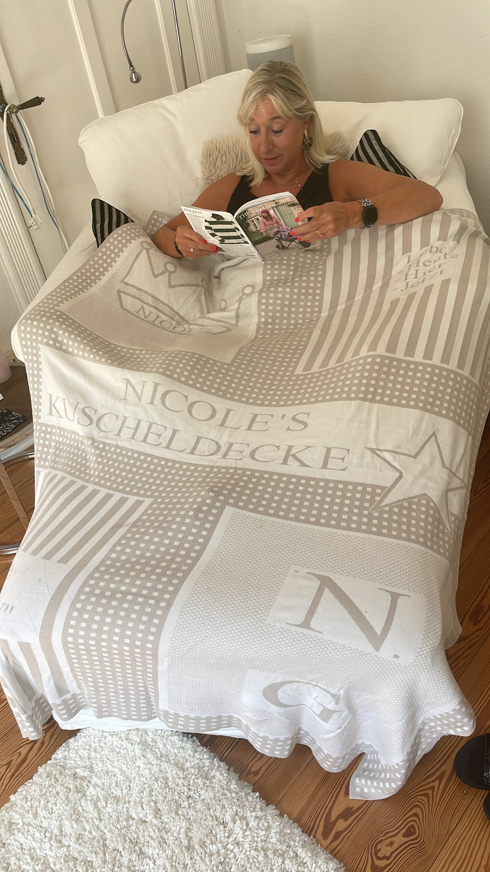 XL Kuscheldecke mit Namen in Beige aus 100% Biobaumwolle 